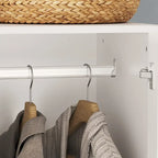 Armoire 3 portes blanche avec 2 tringles et poignée florale, 1 personne